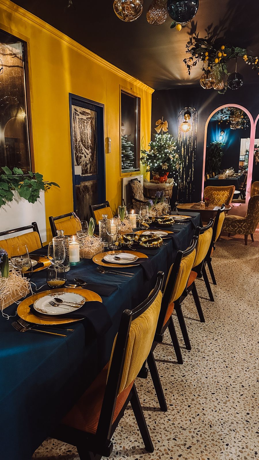 TUTAJ - klubokawiarnia&bistro