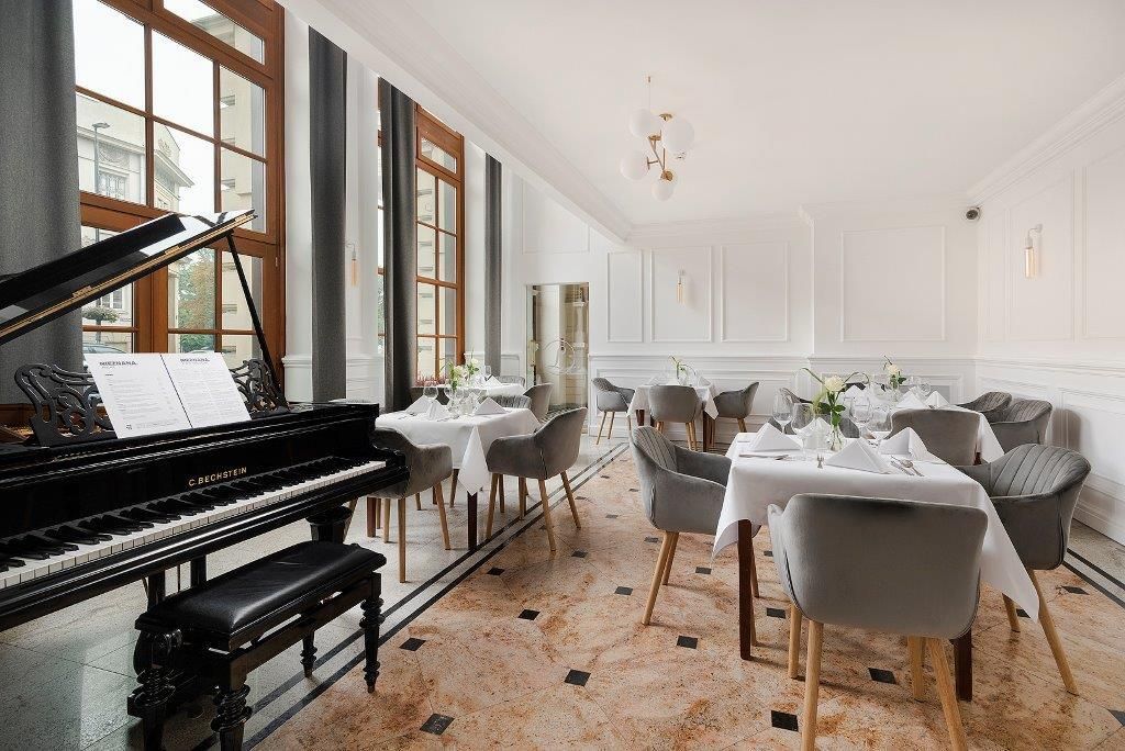 NIEZNANA. by IBB Grand Hotel Lublin