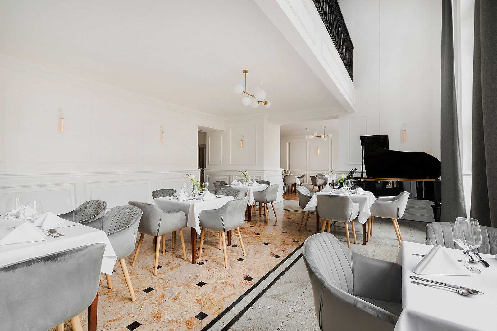 NIEZNANA. by IBB Grand Hotel Lublin