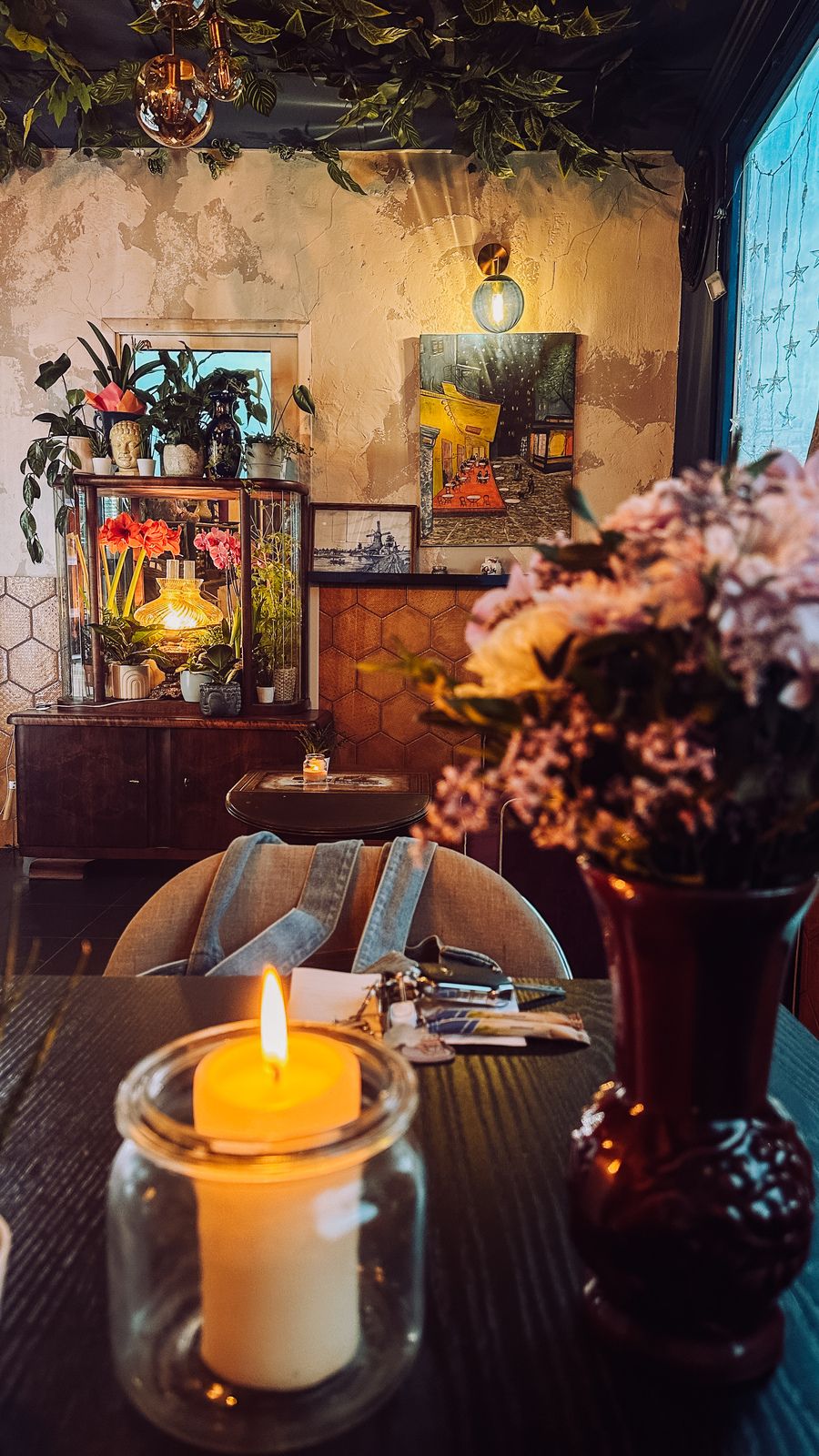 TUTAJ - klubokawiarnia&bistro