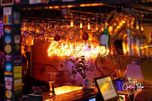 Q HAH Cocktail Bar